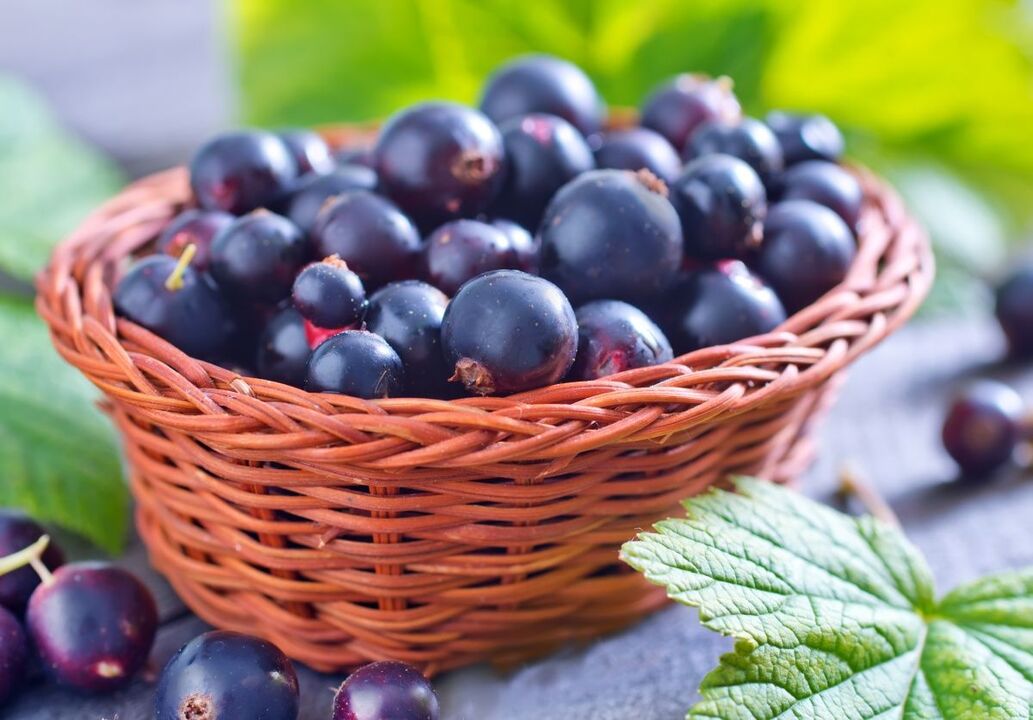 Eating blackcurrants, which contain vitamin C, increases a man's libido